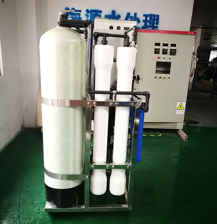 Borehole water desalination system home